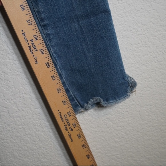 7 for all Mankind Women’s Jeans Distressed Capris Ankle Cooped Denim Size 4 - Picture 12 of 13
